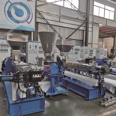 Máquina de extrusão de grânulos de plástico paralelas de rotação conjunta de parafuso com velocidade de 500 rpm